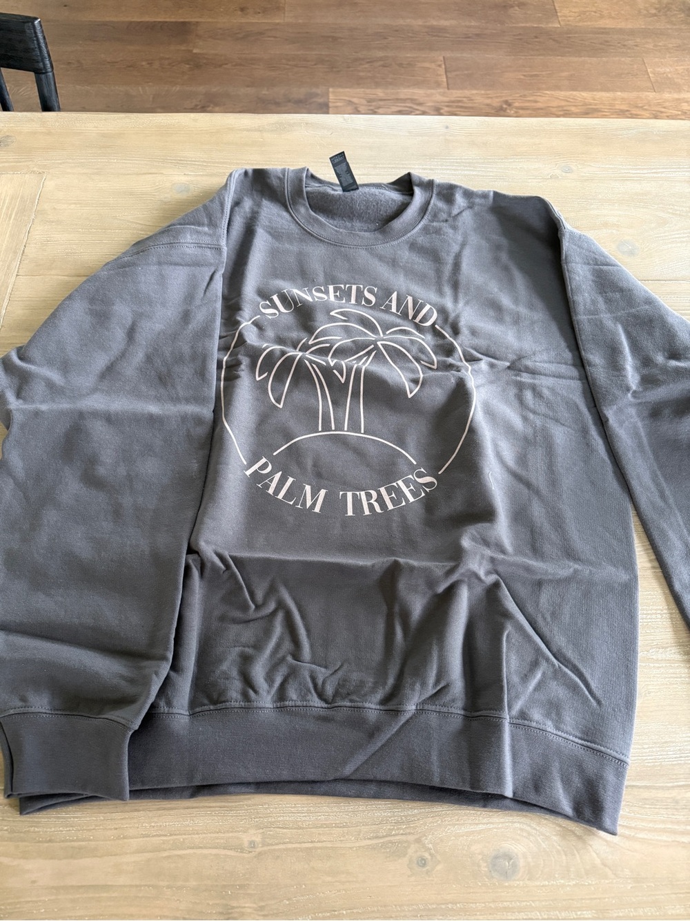Gildan Gray Crewneck Sweatshirt with Sunsets and Palm Trees Graphic - Picture 1 of 3